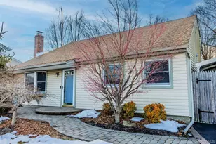 193 Glen Summer Rd, Holbrook, NY 11741 - Photo 2