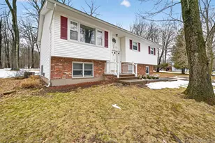 9 Eros Dr, Airmont, NY 10952 - Photo 2