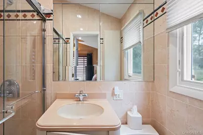 4 Newport Drive, Plainview, NY 11803 - Photo 32