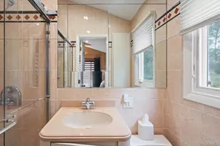 4 Newport Dr, Plainview, NY 11803 - Photo 32