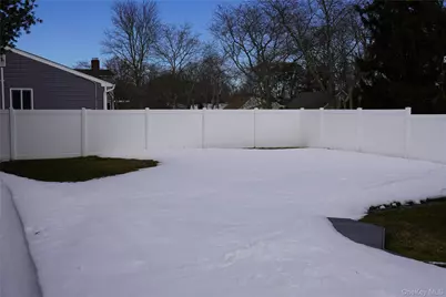 69 Meyer Lane, Medford, NY 11763 - Photo 16