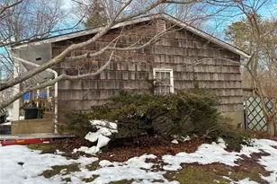 429 Robinson Ave, Patchogue, NY 11772 - Photo 2