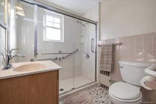 16 Denton Ct, Rockville Centre, NY 11570 - Photo 20