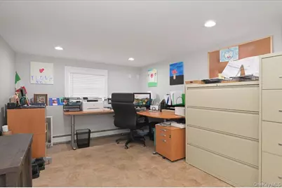 264 N Boston Avenue, Massapequa, NY 11758 - Photo 18