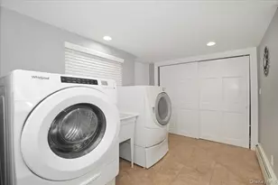 264 N Boston Ave, Massapequa, NY 11758 - Photo 20