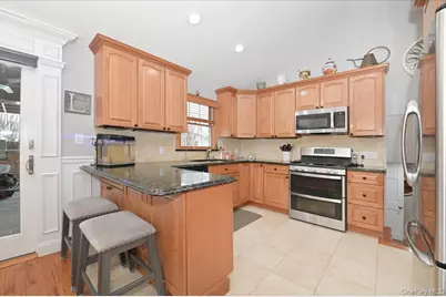 264 N Boston Avenue, Massapequa, NY 11758 - Photo 12