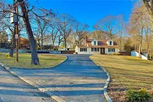 45 Croft Ln, Smithtown, NY 11787 - Photo 2