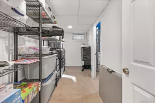 1662 Park Ave, New Hyde Park, NY 11040 - Photo 32