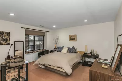 232 Linnet Court, Manhasset, NY 11030 - Photo 18