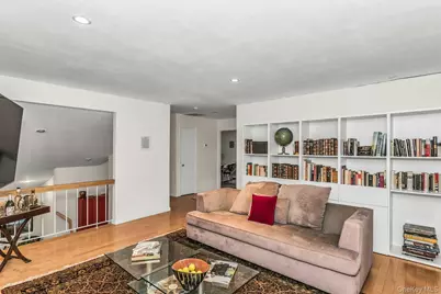 232 Linnet Court, Manhasset, NY 11030 - Photo 16