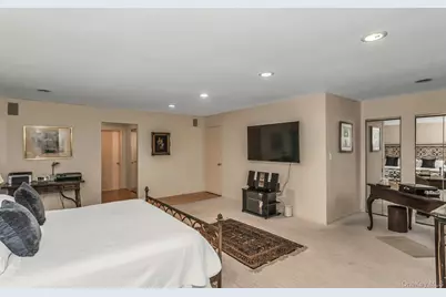 232 Linnet Court, Manhasset, NY 11030 - Photo 12