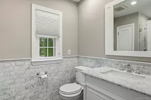 38 Hewlett Ln, Port Washington, NY 11050 - Photo 18