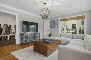 38 Hewlett Ln, Port Washington, NY 11050 - Photo 14