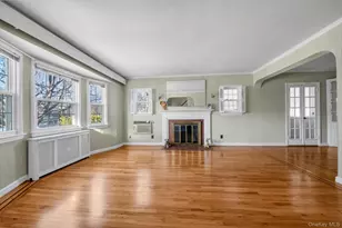 60 Aberdeen Rd, New Hyde Park, NY 11040 - Photo 4