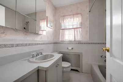 60 Aberdeen Road, New Hyde Park, NY 11040 - Photo 12