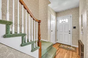 60 Aberdeen Rd, New Hyde Park, NY 11040 - Photo 2