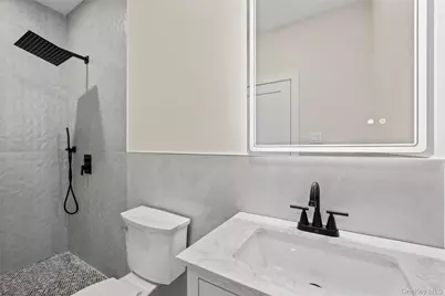 182 Friends Lane, Westbury, NY 11590 - Photo 32