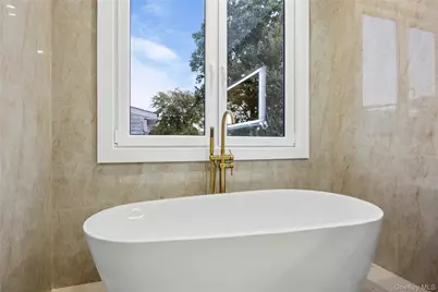 182 Friends Lane, Westbury, NY 11590 - Photo 26