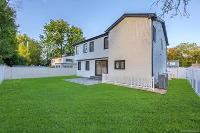 182 Friends Lane, Westbury, NY 11590 - Photo 34