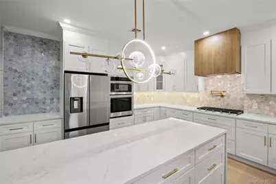 182 Friends Lane, Westbury, NY 11590 - Photo 16