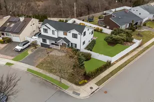 2 Elf Rd, Syosset, NY 11791 - Photo 34