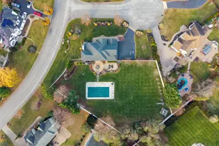 2 Holly Ct, Miller Place, NY 11764 - Photo 4