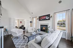 2 Holly Ct, Miller Place, NY 11764 - Photo 8