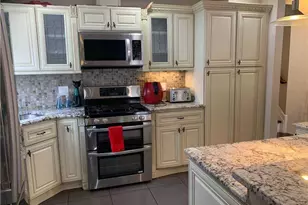 137-33 158th St, Jamaica, NY 11434 - Photo 2