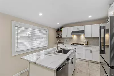 3011 Maine Avenue, Medford, NY 11763 - Photo 4