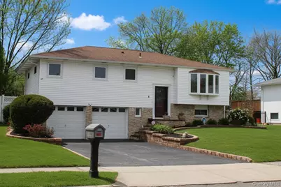 8 Mulberry Drive, Smithtown, NY 11787 - Photo 2