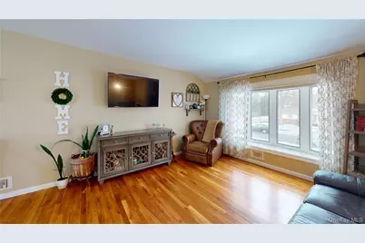 8 Mulberry Drive, Smithtown, NY 11787 - Photo 10