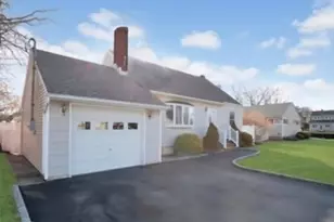 10 Bainbridge Ave, Melville, NY 11747 - Photo 8