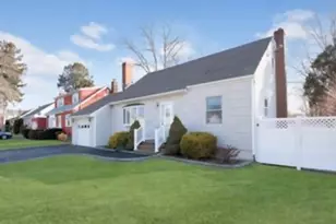 10 Bainbridge Ave, Melville, NY 11747 - Photo 2