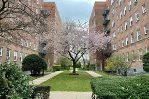 32 Cathedral Ave, Hempstead, NY 11550 - Photo 2