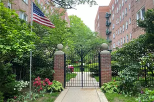 32 Cathedral Ave, Hempstead, NY 11550 - Photo 2