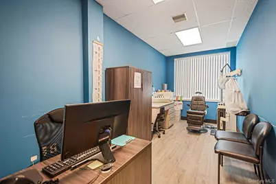 180 E Main Street, Bay Shore, NY 11706 - Photo 20