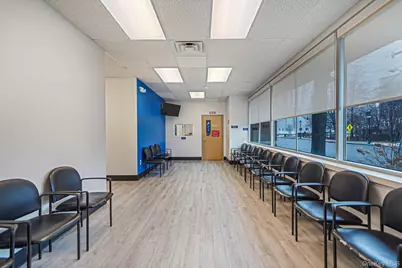 180 E Main Street, Bay Shore, NY 11706 - Photo 18