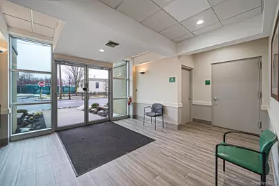 180 E Main Street, Bay Shore, NY 11706 - Photo 10