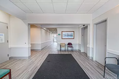 180 E Main Street, Bay Shore, NY 11706 - Photo 12