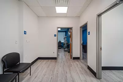 180 E Main Street, Bay Shore, NY 11706 - Photo 26