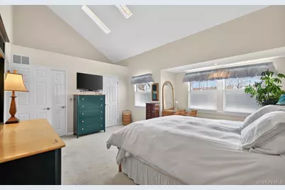 32 Stratford Green, Farmingdale, NY 11735 - Photo 24