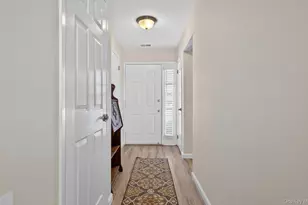 32 Stratford Green, Farmingdale, NY 11735 - Photo 18