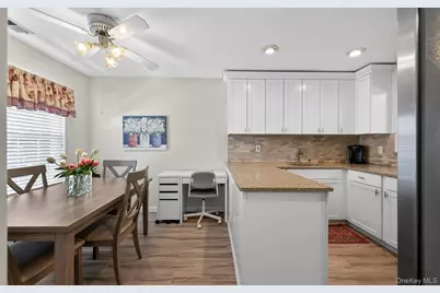 32 Stratford Green, Farmingdale, NY 11735 - Photo 8