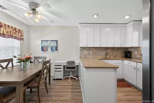 32 Stratford Green, Farmingdale, NY 11735 - Photo 8