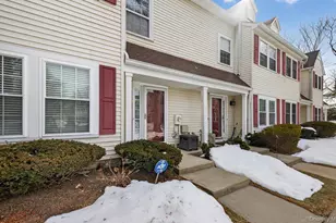 32 Stratford Green, Farmingdale, NY 11735 - Photo 4