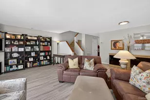 32 Stratford Green, Farmingdale, NY 11735 - Photo 12