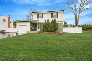 18 Enfield Ln, Kings Park, NY 11754 - Photo 2