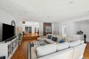 4 Stuart Ct, Hampton Bays, NY 11946 - Photo 10