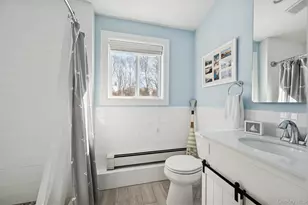 4 Stuart Ct, Hampton Bays, NY 11946 - Photo 12