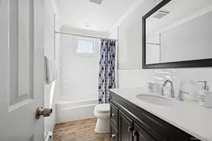 4 Stuart Ct, Hampton Bays, NY 11946 - Photo 14